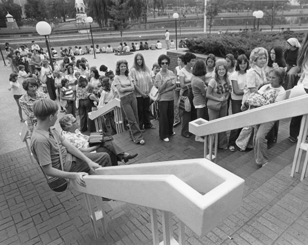 Fans line up outside Von Braun Civic Center waiting to buy tickets for Elvis Presley's 1976 appearance. (Von Braun Center).